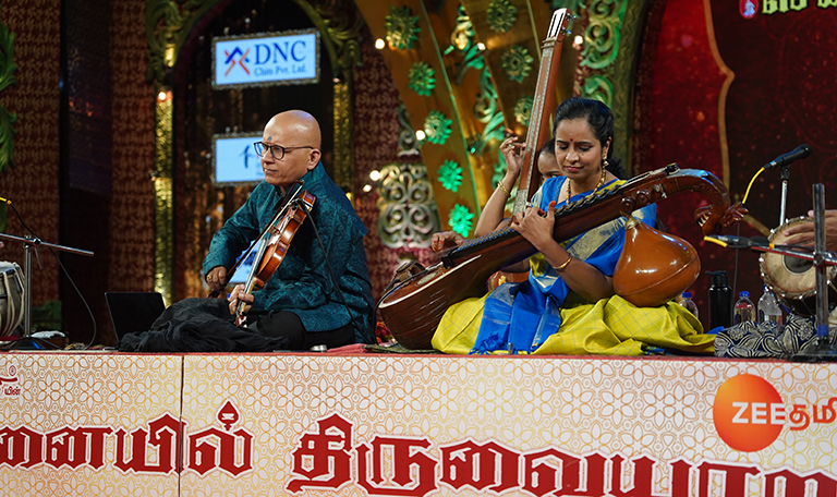 Kumaresh & Jayanthi Kumaresh – Violin & Veenai at Chennaiyil Thiruvaiyaru – Season 15